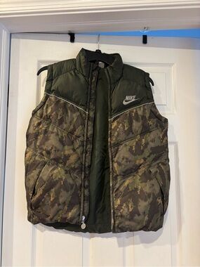 Nike camo puffer vest